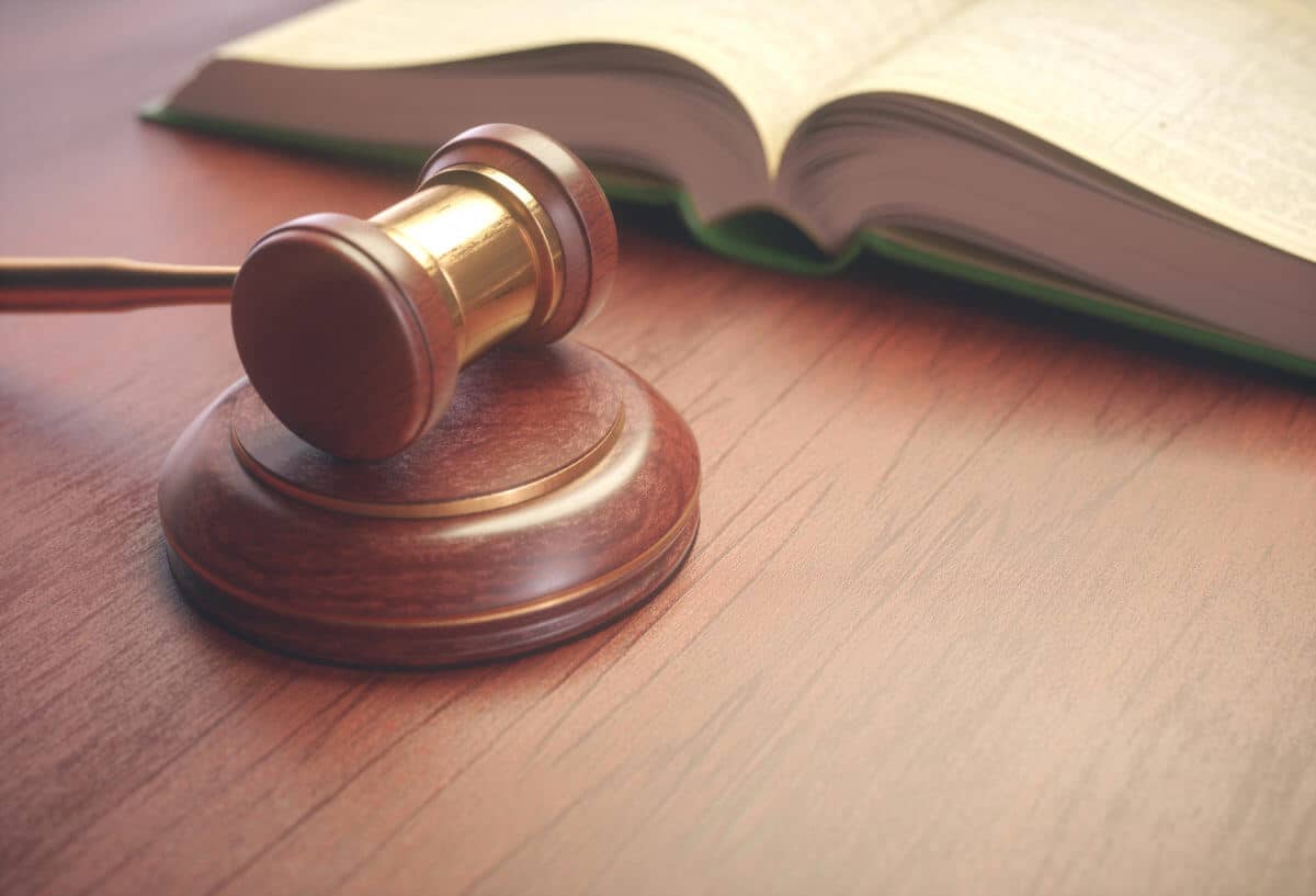 judge hammer and legislation book PQTRCVN